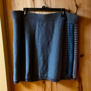 Adventura gray side‎ zip skirt